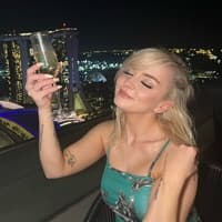 Blondegirlinthebigworld